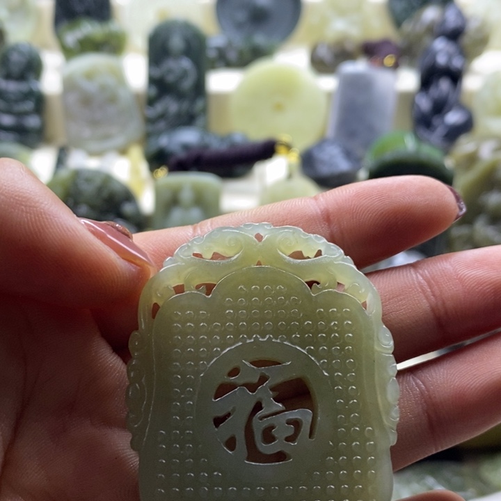 和田玉颈饰未镶嵌