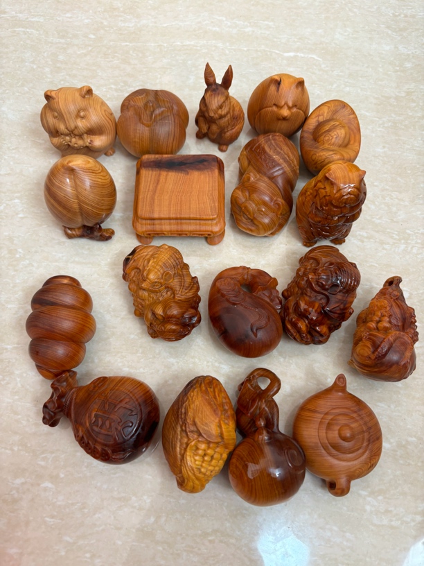 太行崖柏陈化料微瑕手把件