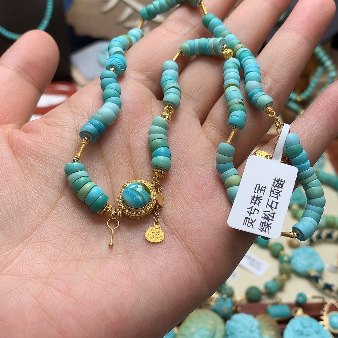 绿松石颈饰18K金镶嵌