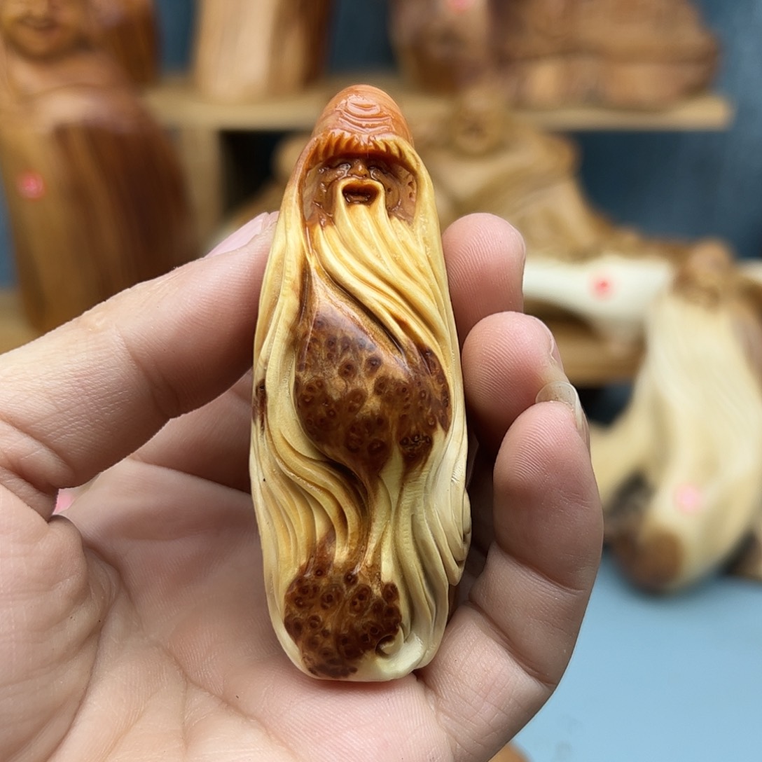 木不****。柏木摆件手把件