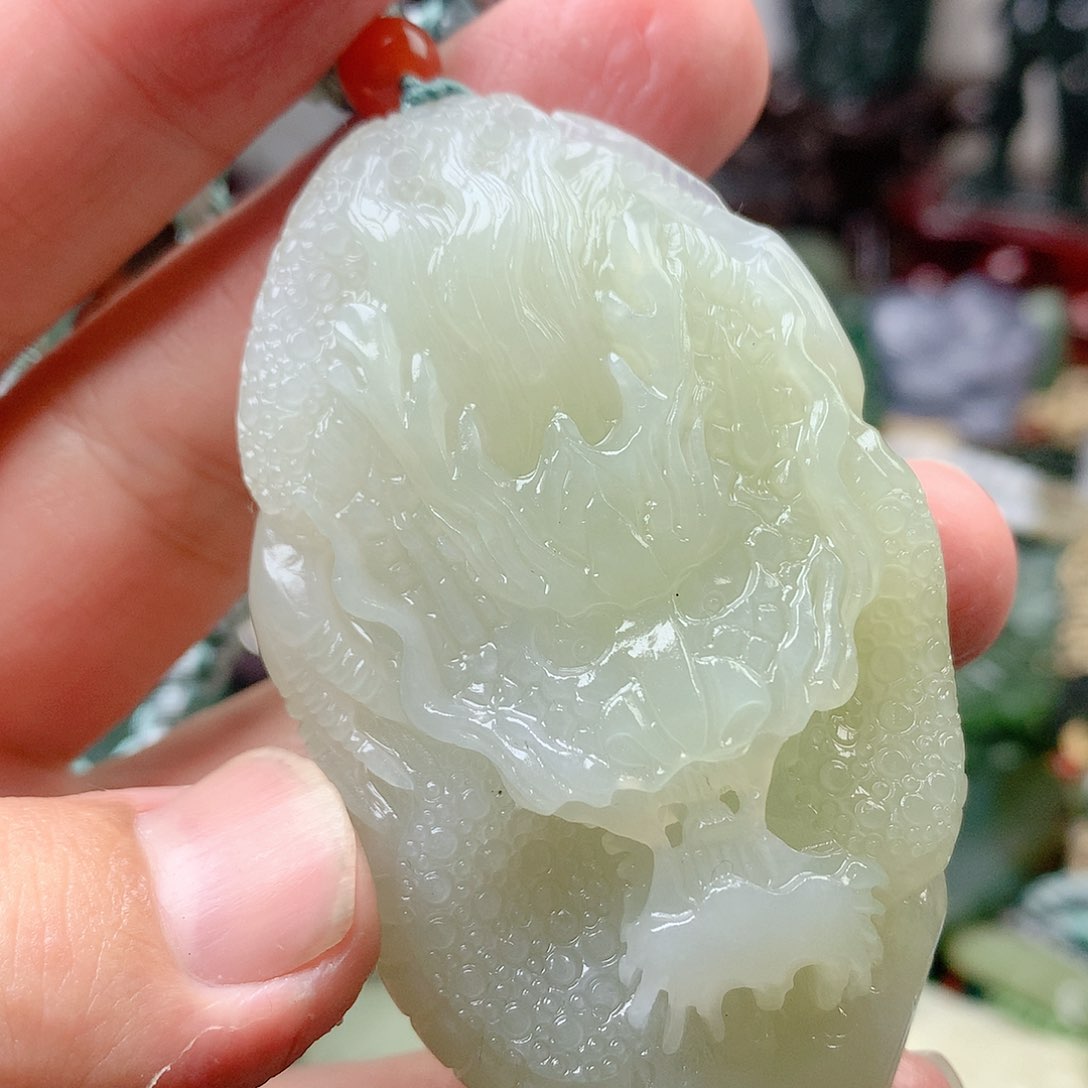 和田玉未镶嵌颈饰卡**鱼