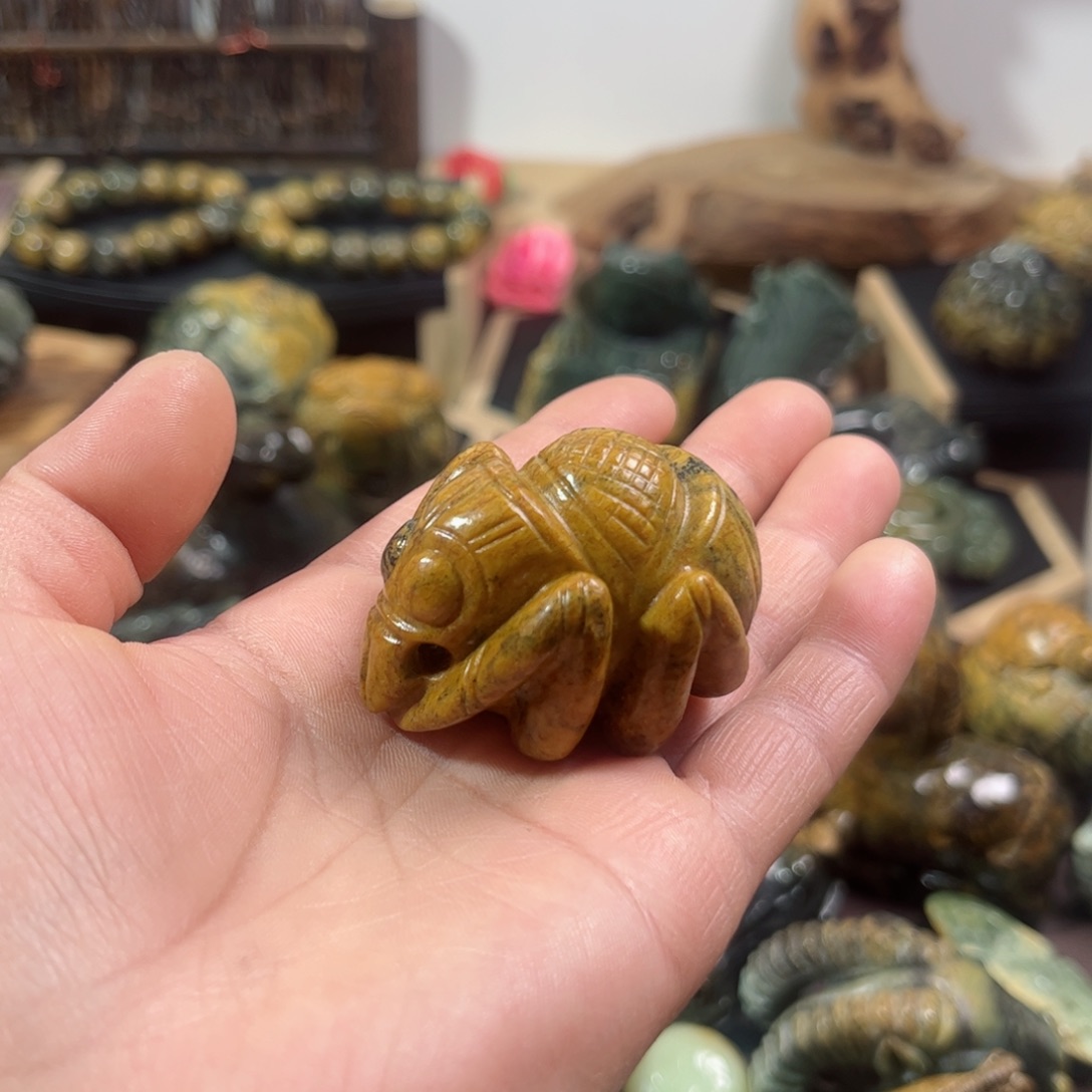 岫岩河磨玉（透闪石质玉）把件未镶嵌西*