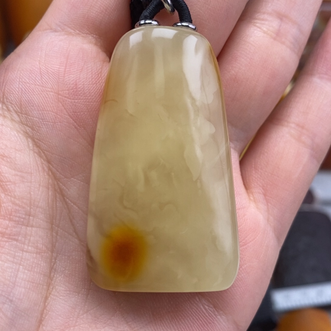 琥珀吊坠(赠链)未镶嵌