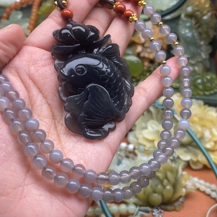 蛇纹石玉吊坠合金