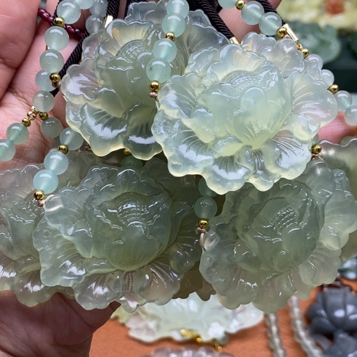 蛇纹石玉未镶嵌吊坠