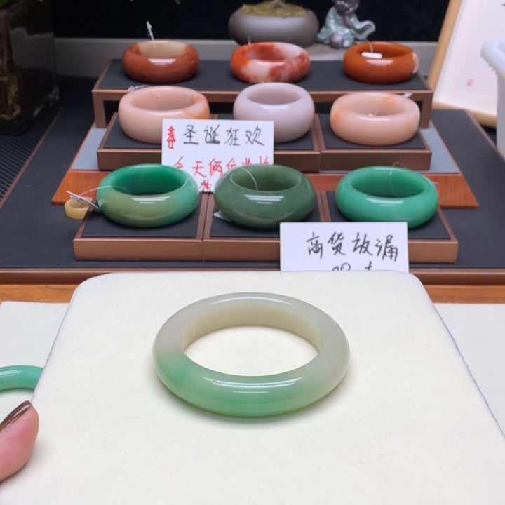 雁***馨石英质玉（非洲翠）合金佘太翠