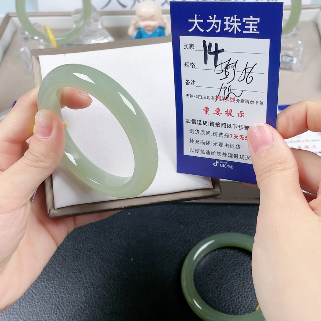 和田玉手镯未镶嵌