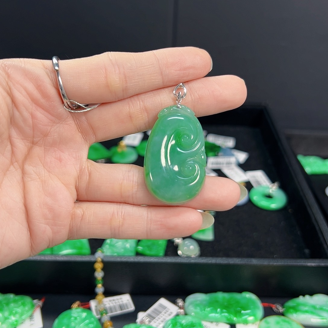 翡翠颈饰18K金镶嵌天然缅料A货一件