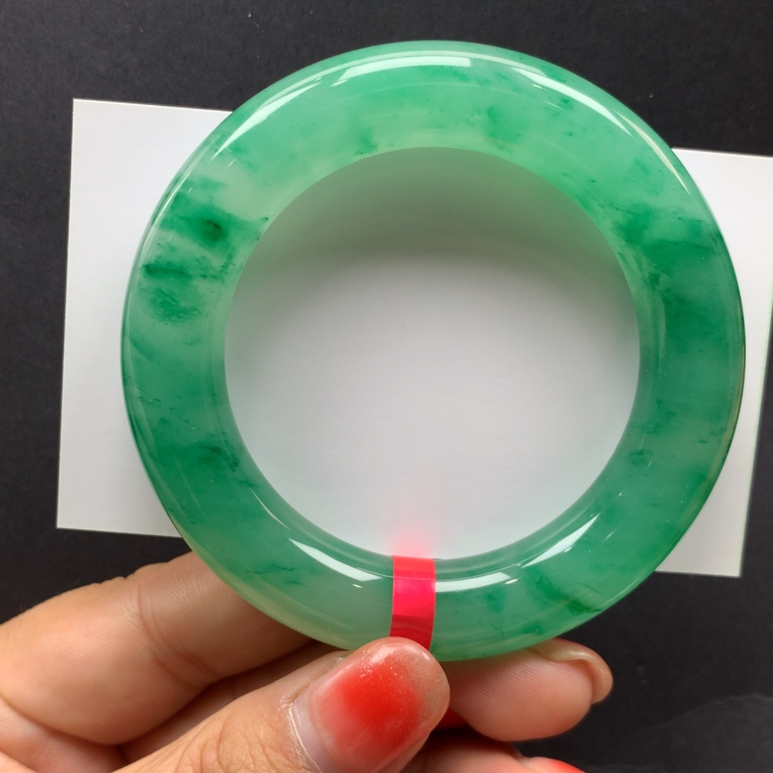 郑***丹石英质玉未镶嵌手镯