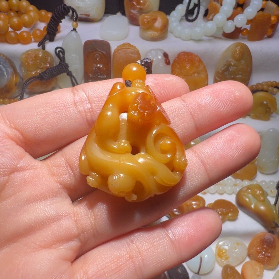 浮***舒和田玉未镶嵌挂件