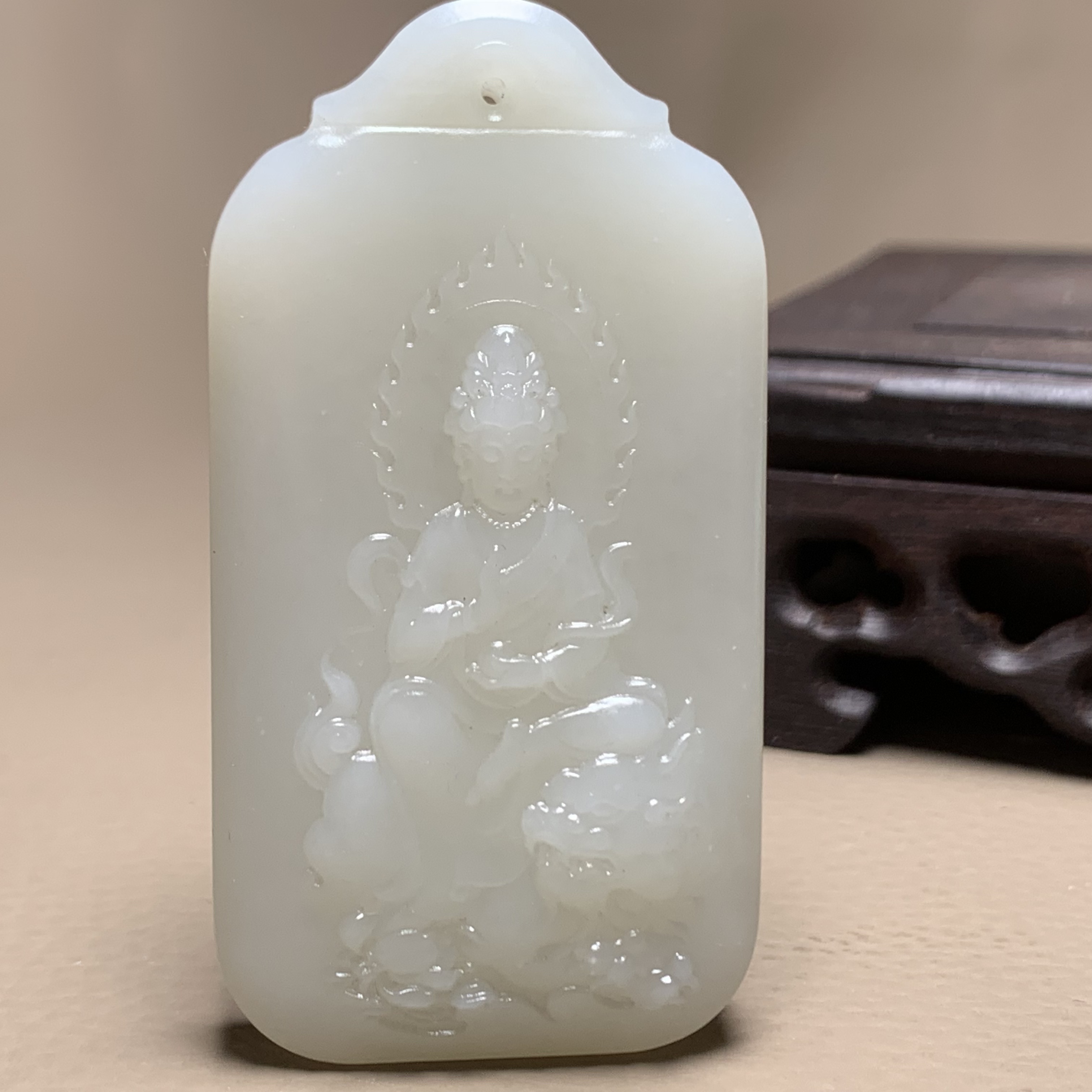 D519珠宝玉石精选和田玉牌子