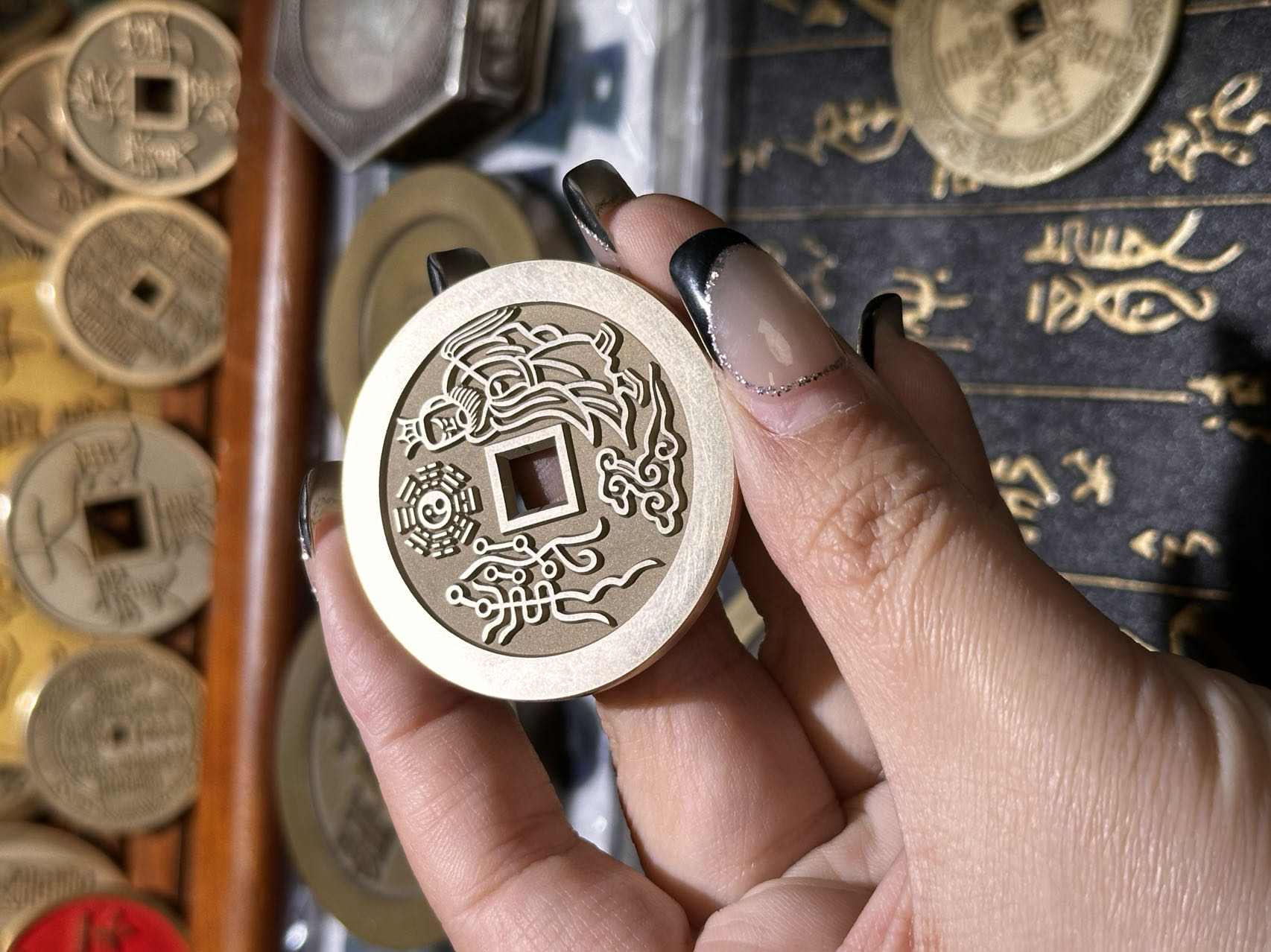 现代仿制工艺品老君拂尘雕母