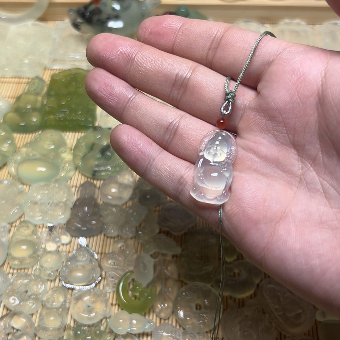 岫玉颈饰吊坠未镶嵌