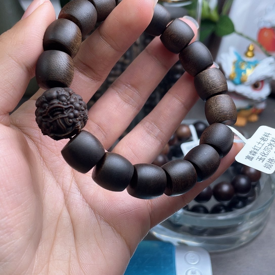 沉香手串富森红土老料