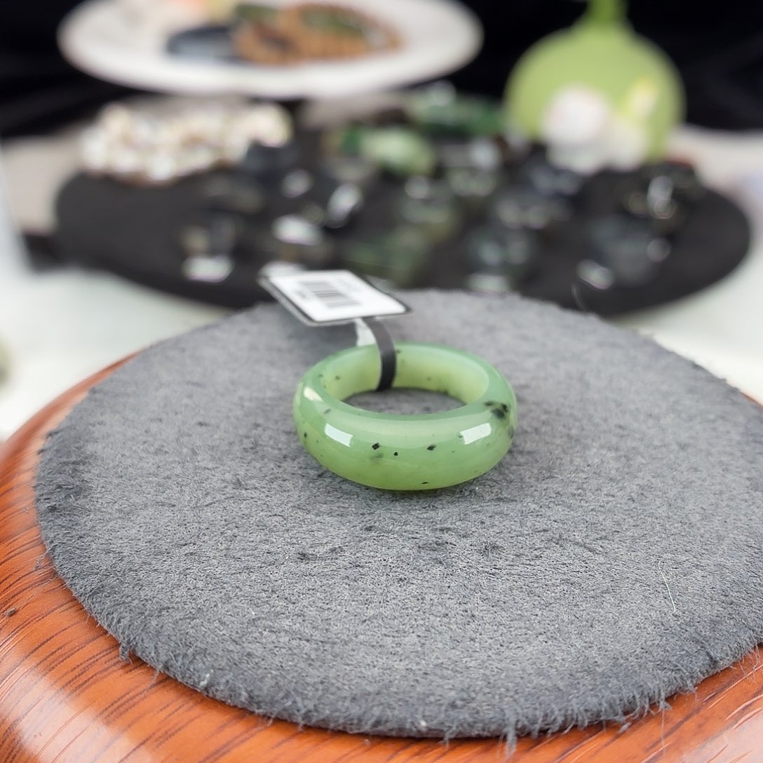 和田玉未镶嵌戒指b159乌兰海果绿馒头16.8不退换