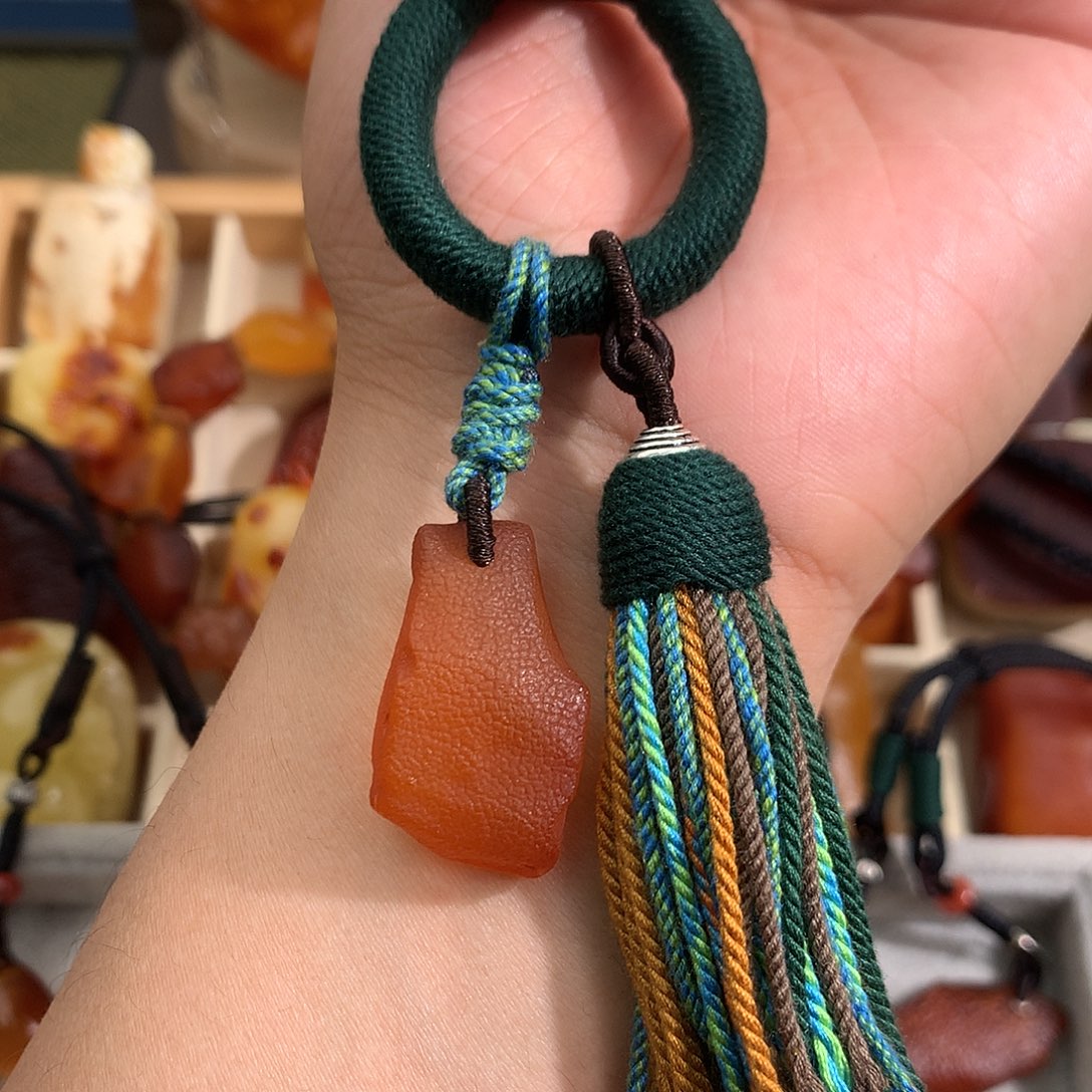 蜜蜡裸石未镶嵌在