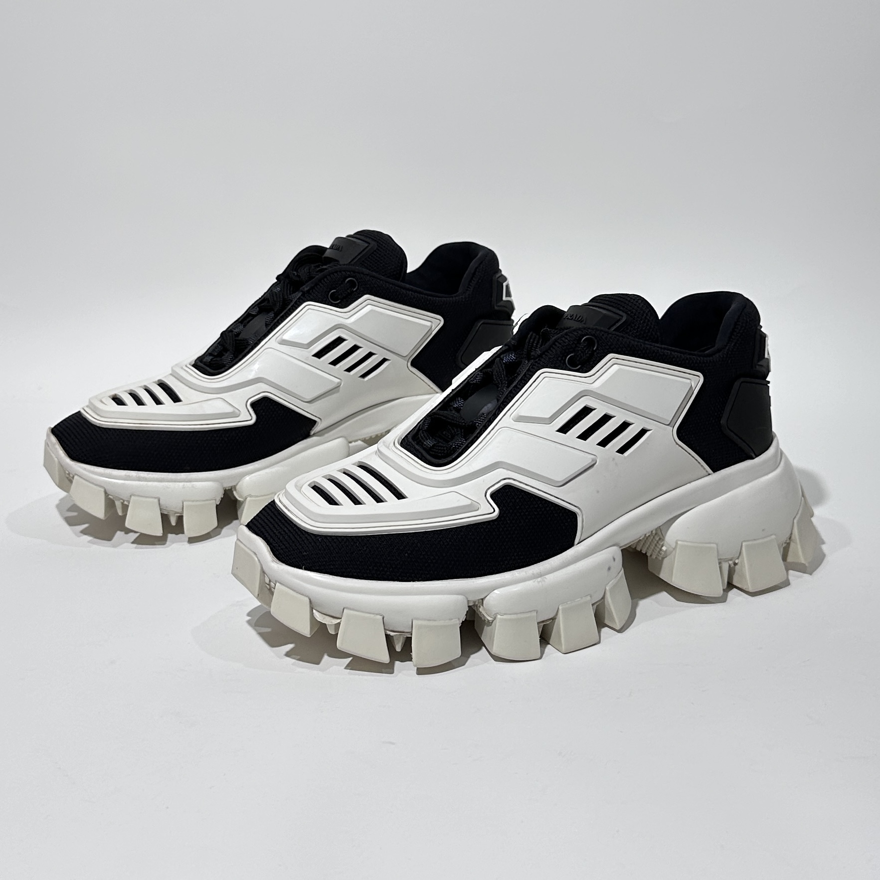 95新 Prada/普拉达 35.5码 黑白时尚老爹鞋/BX01613