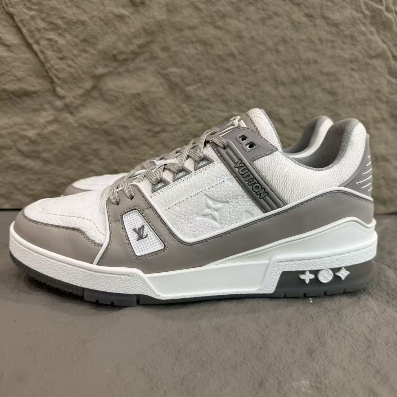 99新 LouisVuitton/路易威登 LvTrainer经典白灰Trainer41码