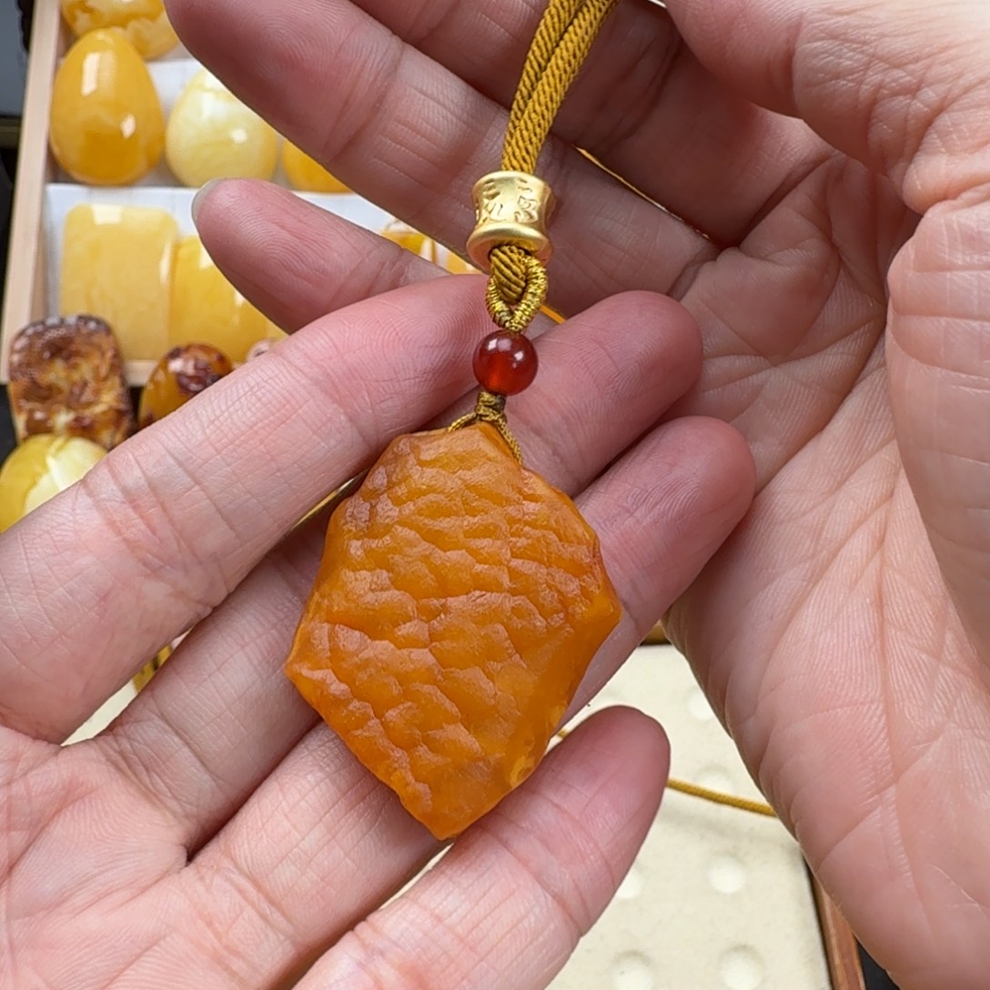 蜜蜡未镶嵌颈饰蜜蜡