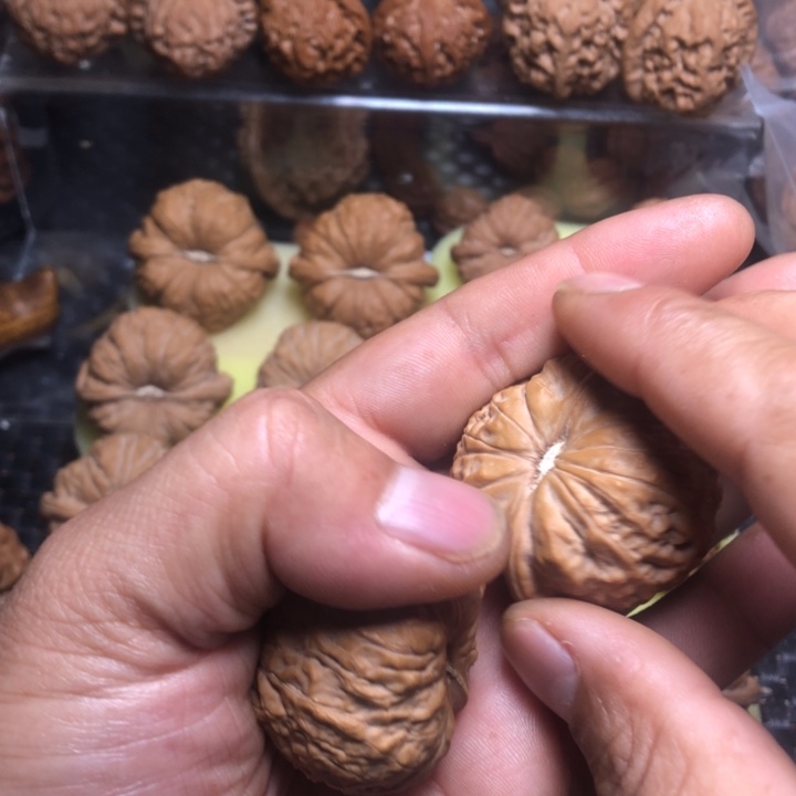 唯***在大叶紫檀（黑酸枝木类）