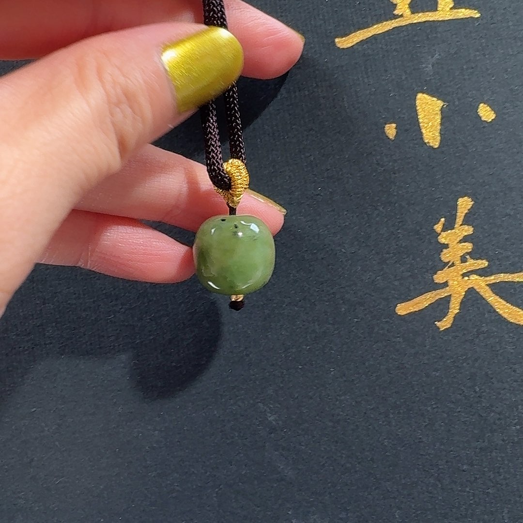 颈饰未镶嵌和田玉黑羊洞碧玉13*14