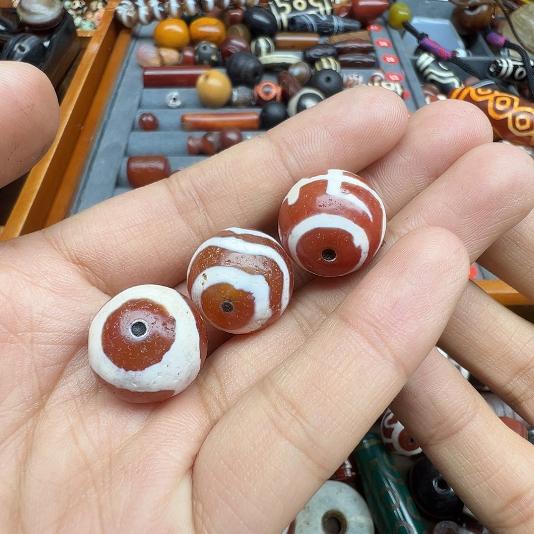 多***乐玛瑙/玉髓未镶嵌珠宝半成品