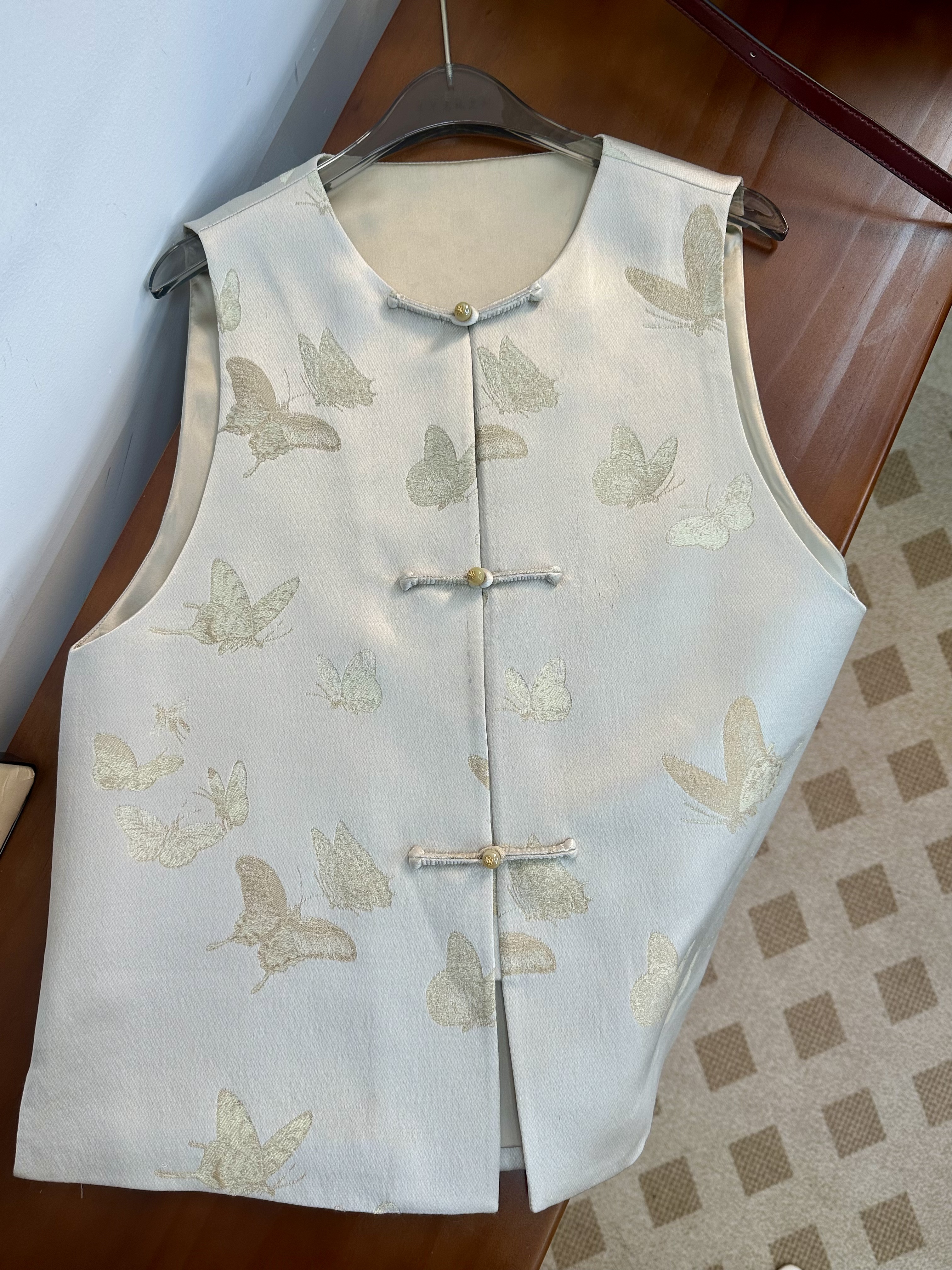 QIAN【上久楷·晴春蝶戏香槟色马甲】100%内衬桑蚕丝真丝羊毛马甲