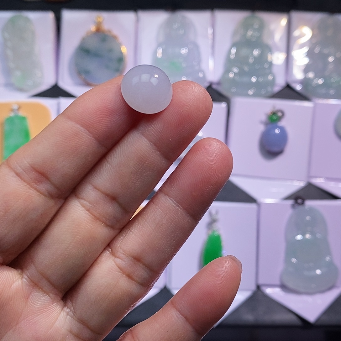 翡翠未镶嵌颈饰缅甸翡翠的蛋面