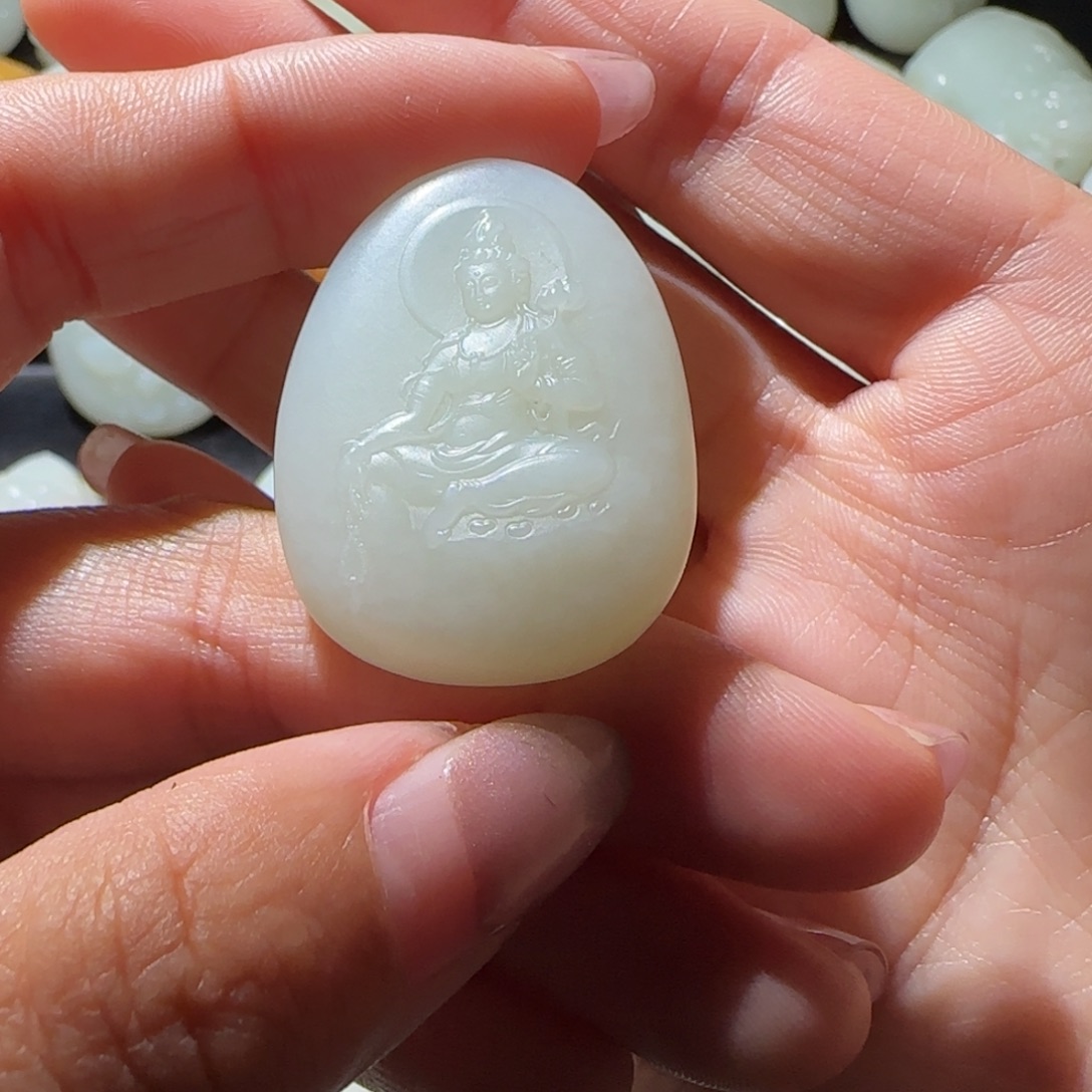 祝***安和田玉未镶嵌颈饰