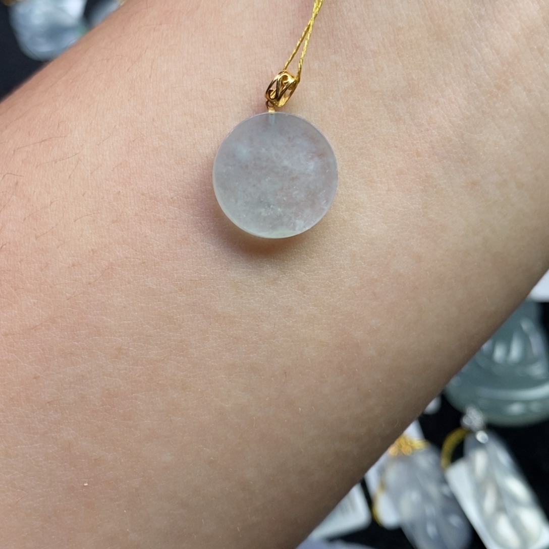 翡翠18K金镶嵌颈饰无事牌