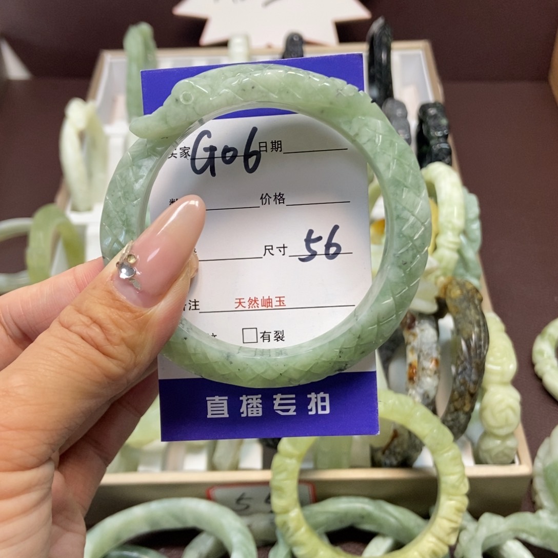 蛇纹石玉手镯未镶嵌