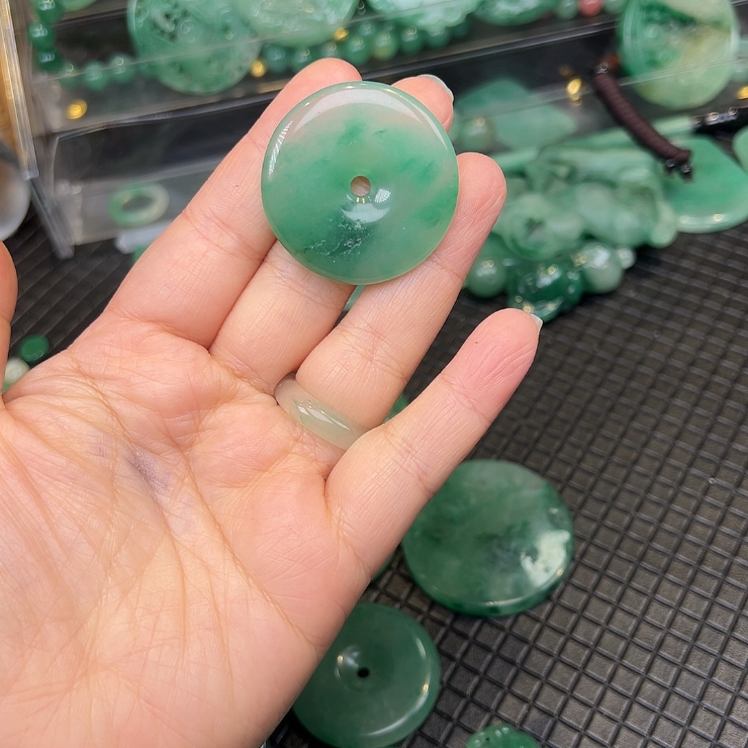 石英质玉未镶嵌颈饰