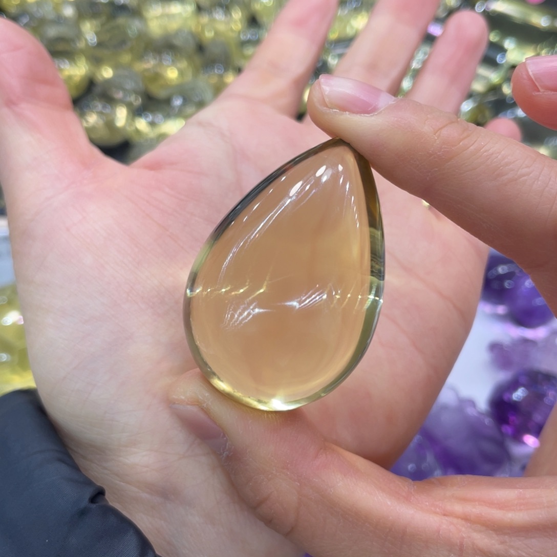 黄晶水滴吊坠未镶嵌