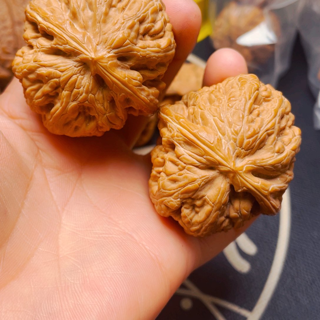 文玩核桃吊坠凤凰台一对