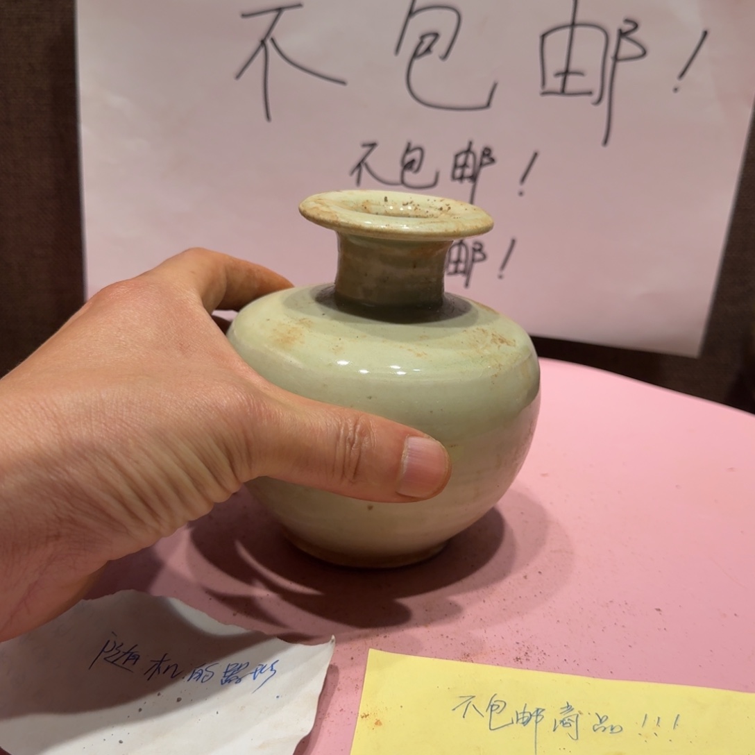 陶其他漂亮的小瓷瓶子