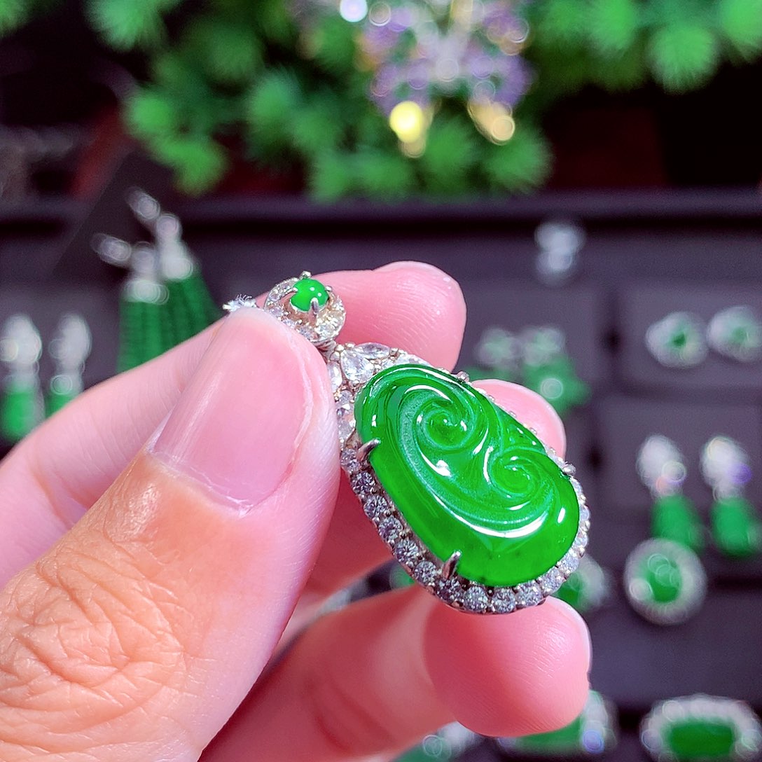 颈饰未镶嵌翡翠天然