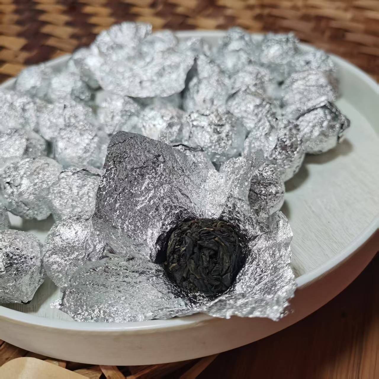 2016年勐库大箐丫口紫芽普洱生茶龙珠（200g）2月6【13号】