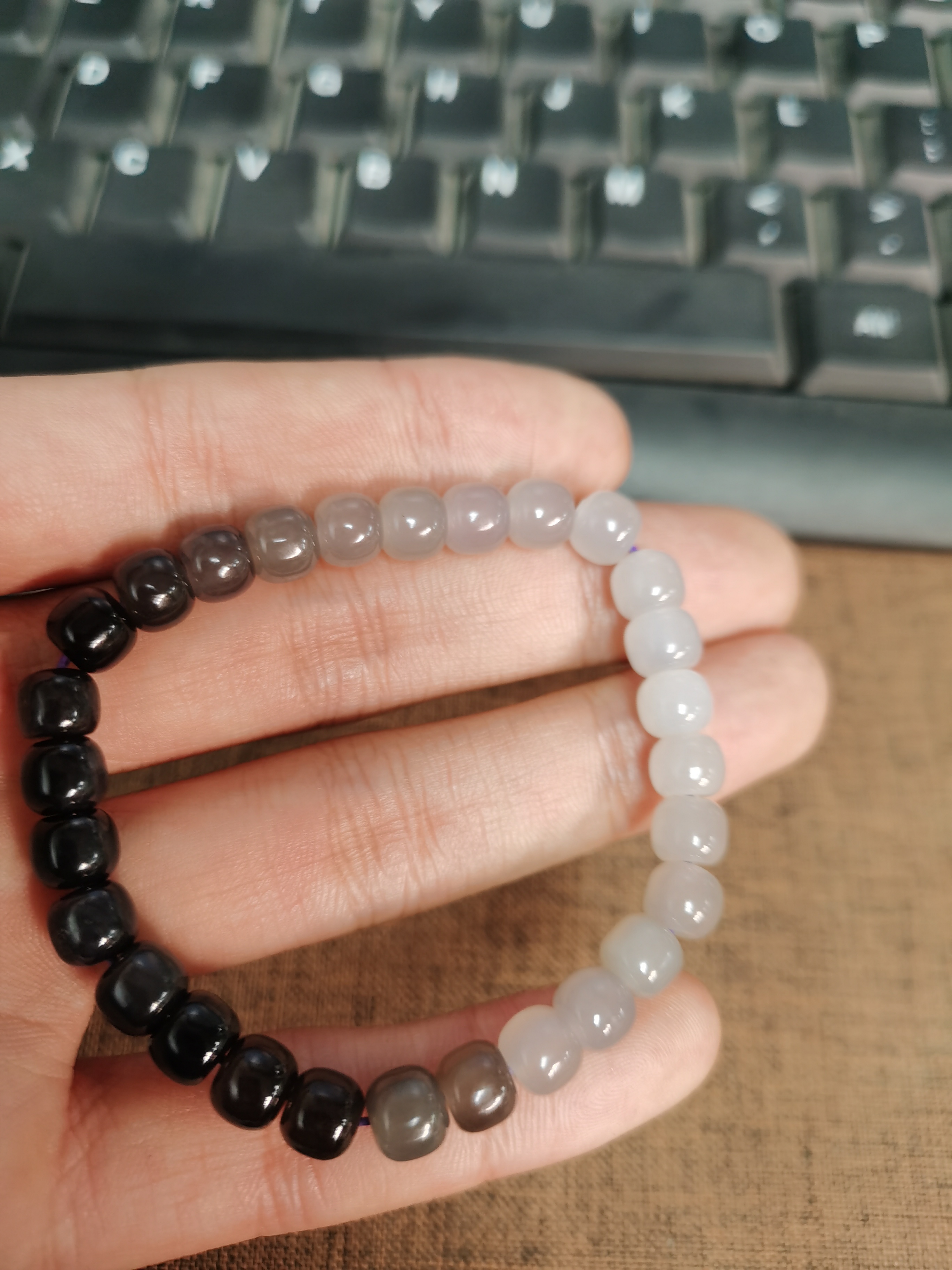 天然和田玉烟紫渐变手串拍一发一