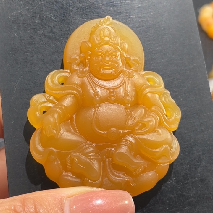 未镶嵌石英质玉（黄龙玉）挂件