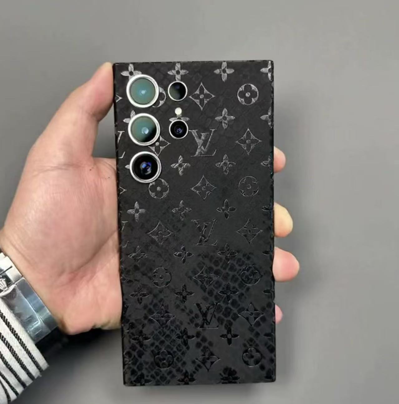 拍一送一适用于三星S25系列全包膜素皮潮牌皮纹防磕碰速贴防滑