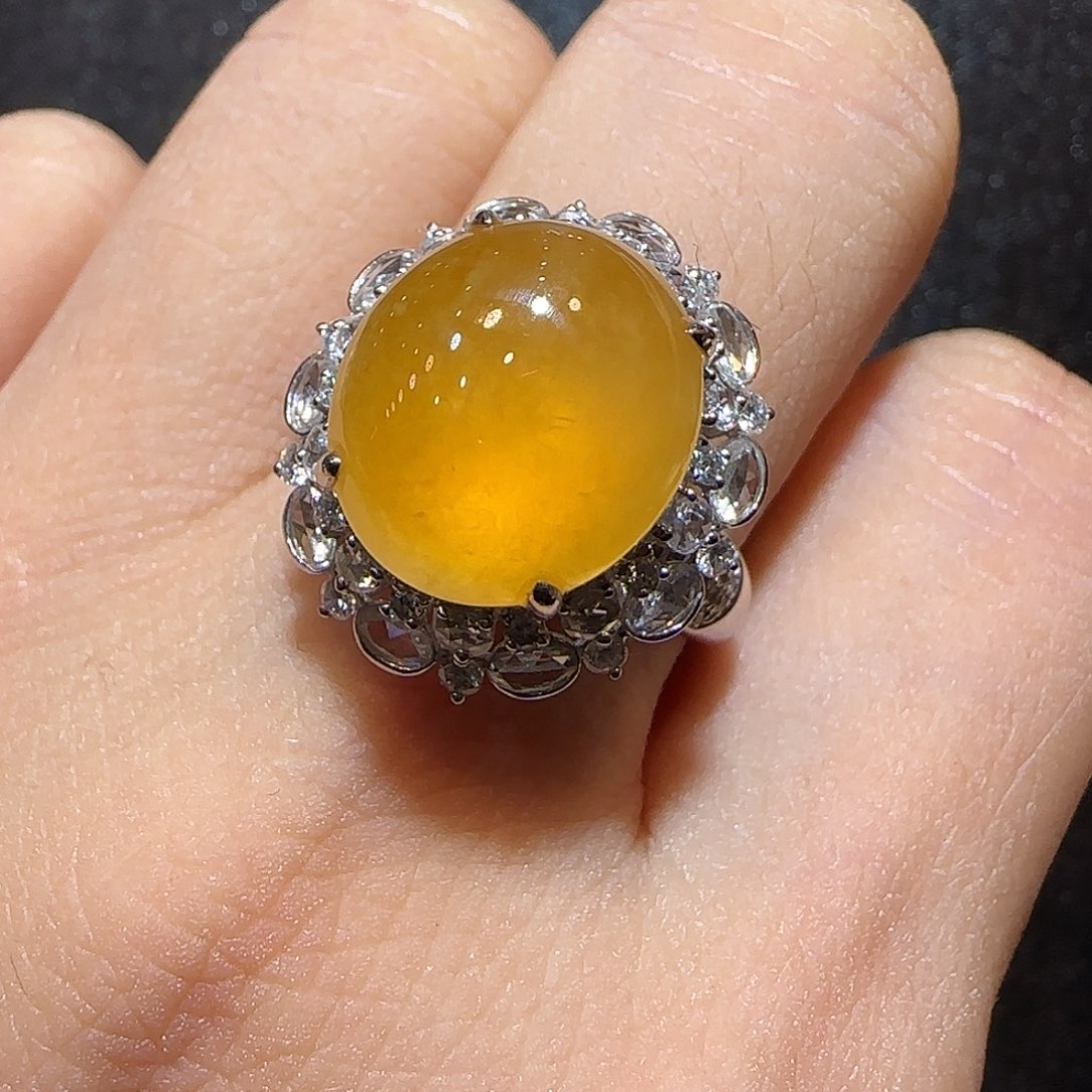 翡翠18K金镶嵌戒指蛋面