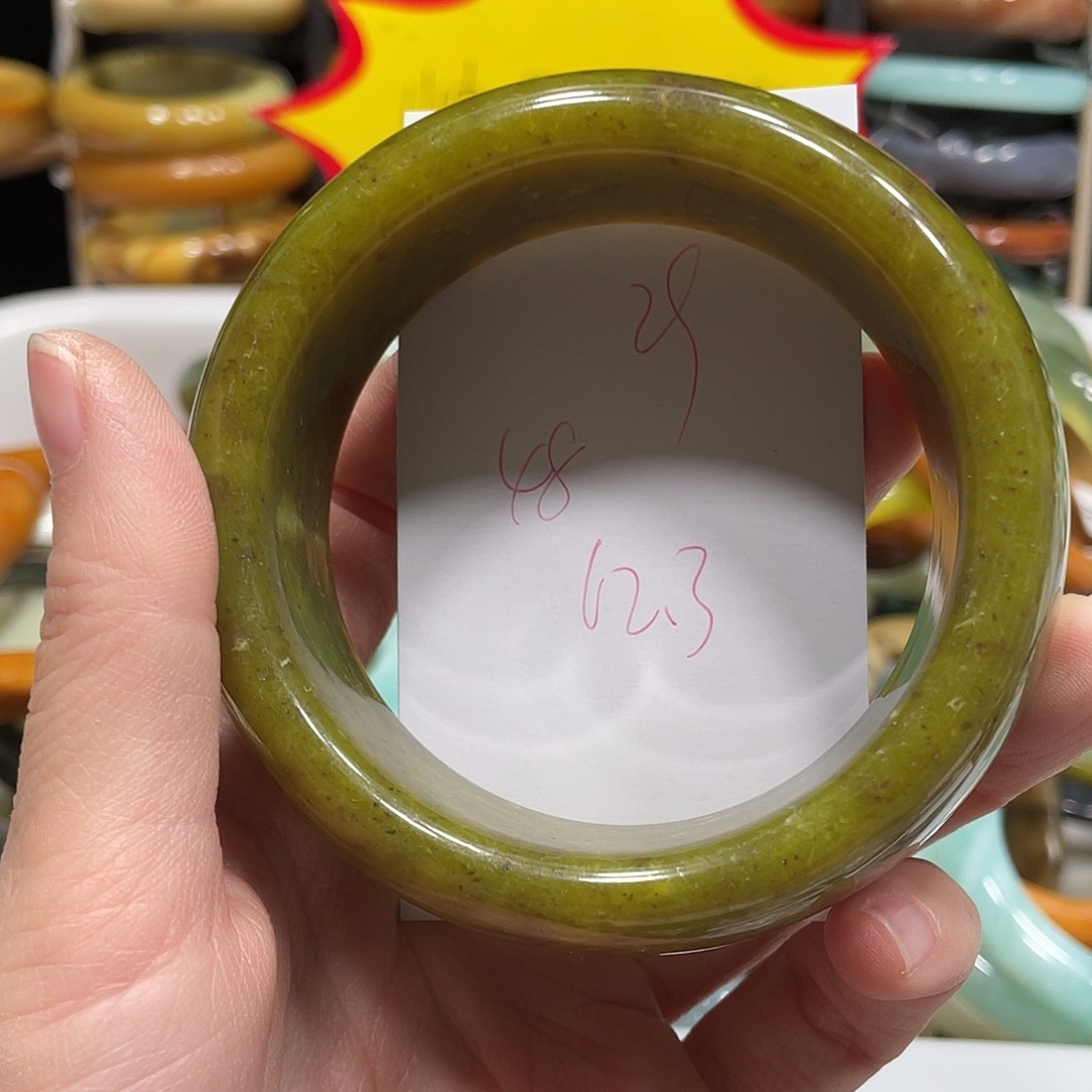 蛇纹石玉手镯未镶嵌