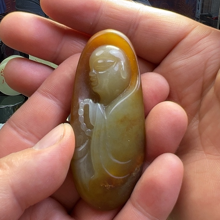 和田玉未镶嵌颈饰佛