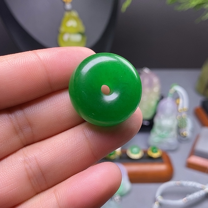 翡翠未镶嵌吊坠(赠链)