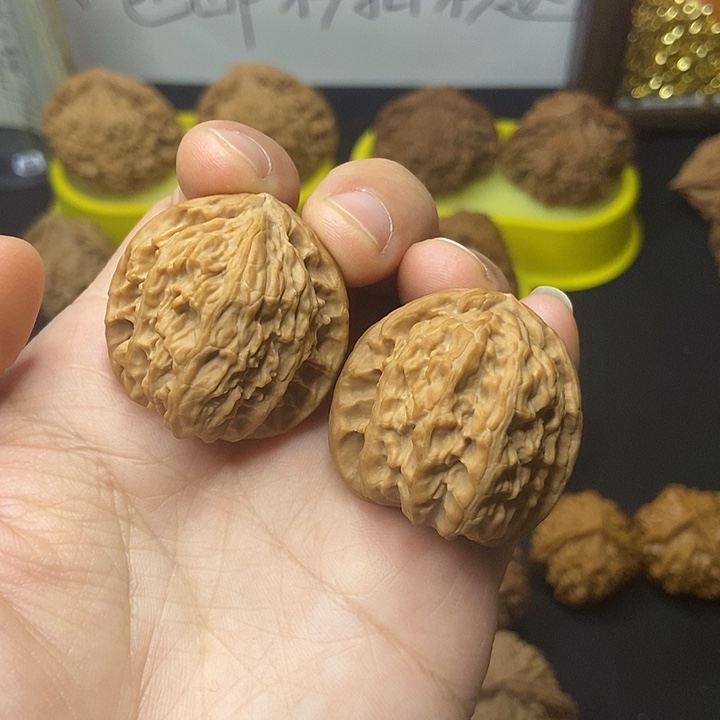 开***嘉文玩核桃   白狮子