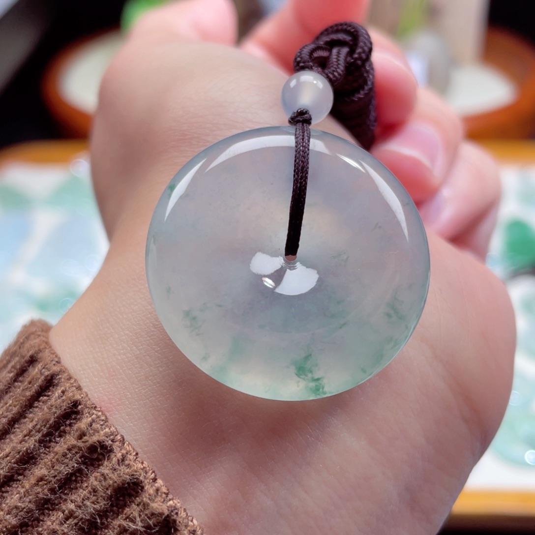 翡翠颈饰未镶嵌扣子