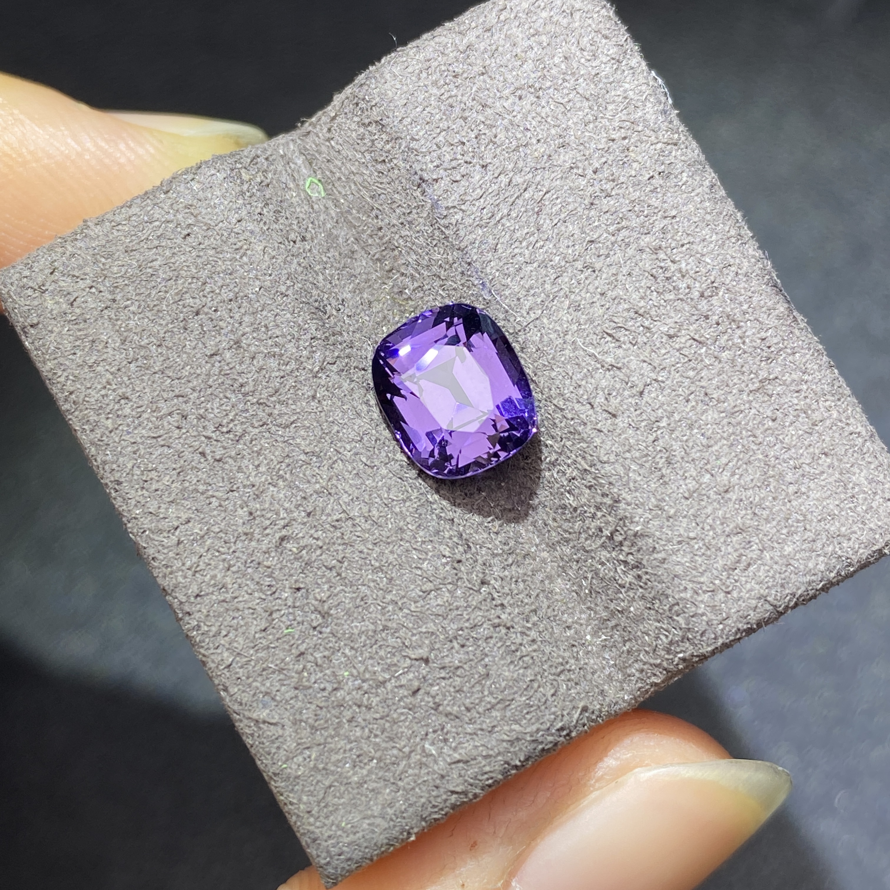 25L022 紫色尖晶宝石 2.35克拉