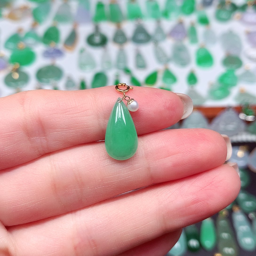 翡翠颈饰18K金镶嵌天然翡翠A货