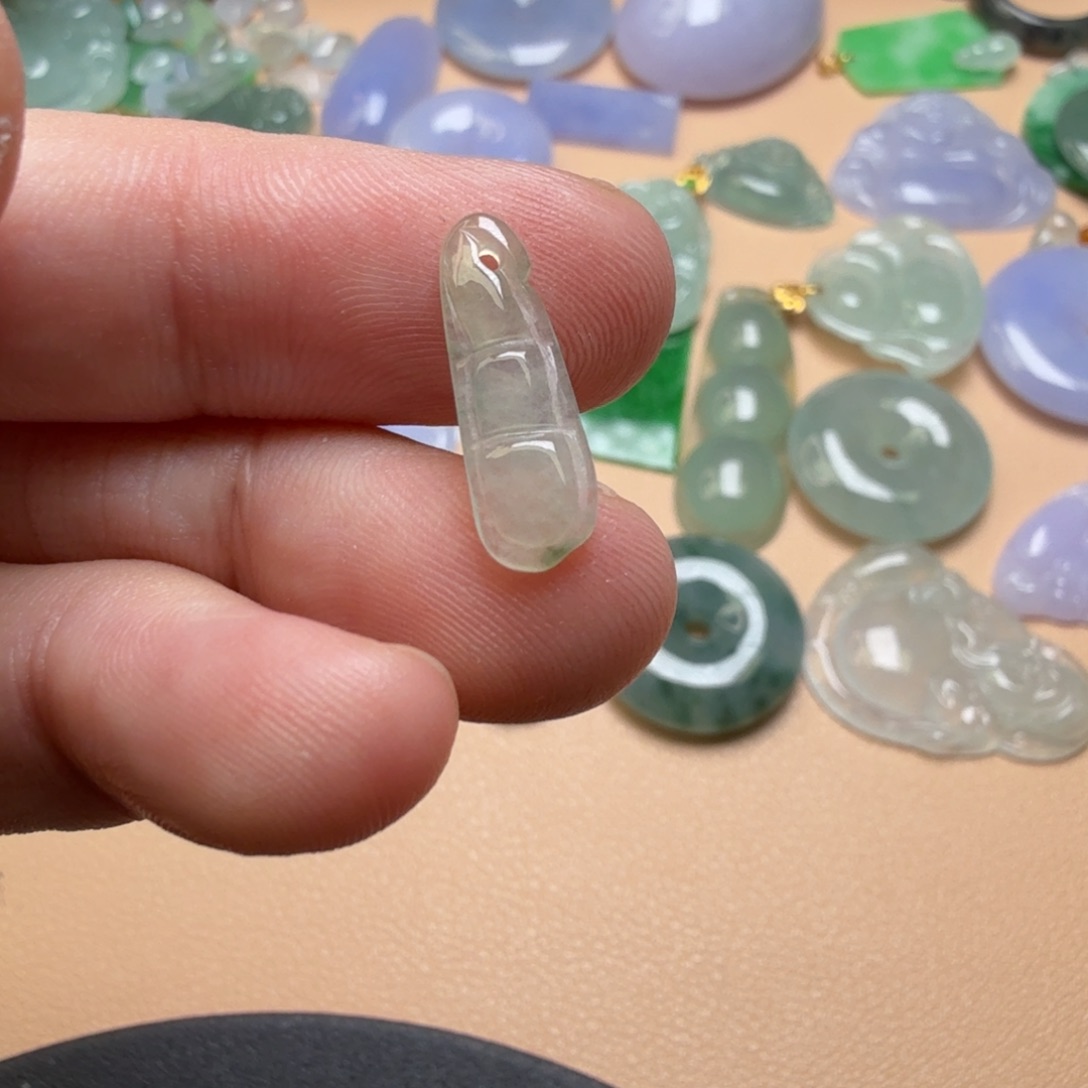 翡翠未镶嵌颈饰23