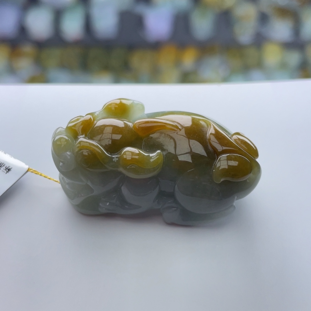 翡翠未镶嵌颈饰貔貅